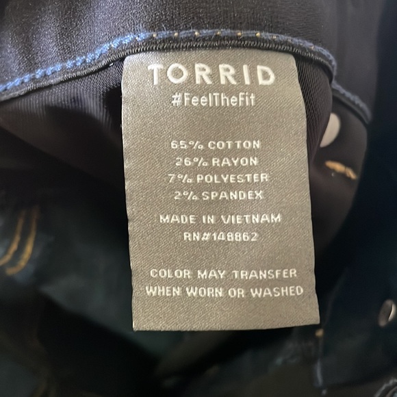 Torrid bombshell skinny jeans dark wash size 30 - Picture 5 of 6